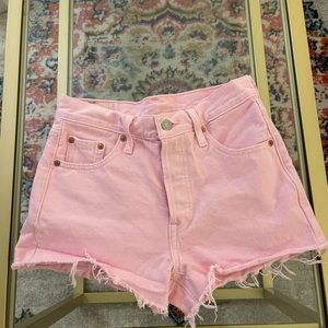 Levi’s 501 Jean shorts in pink size 23